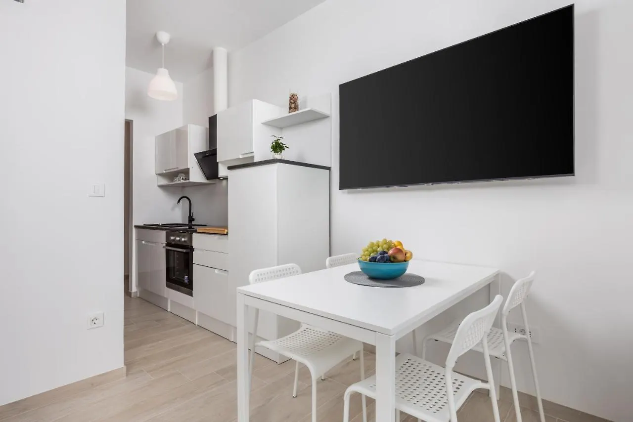 Balcony Apartment Pampas Rijeka 0*,  Croatia