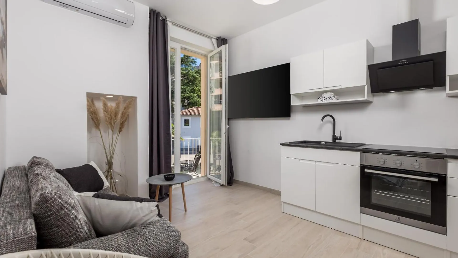 Balcony Apartment Pampas Rijeka 0*,  Croatia